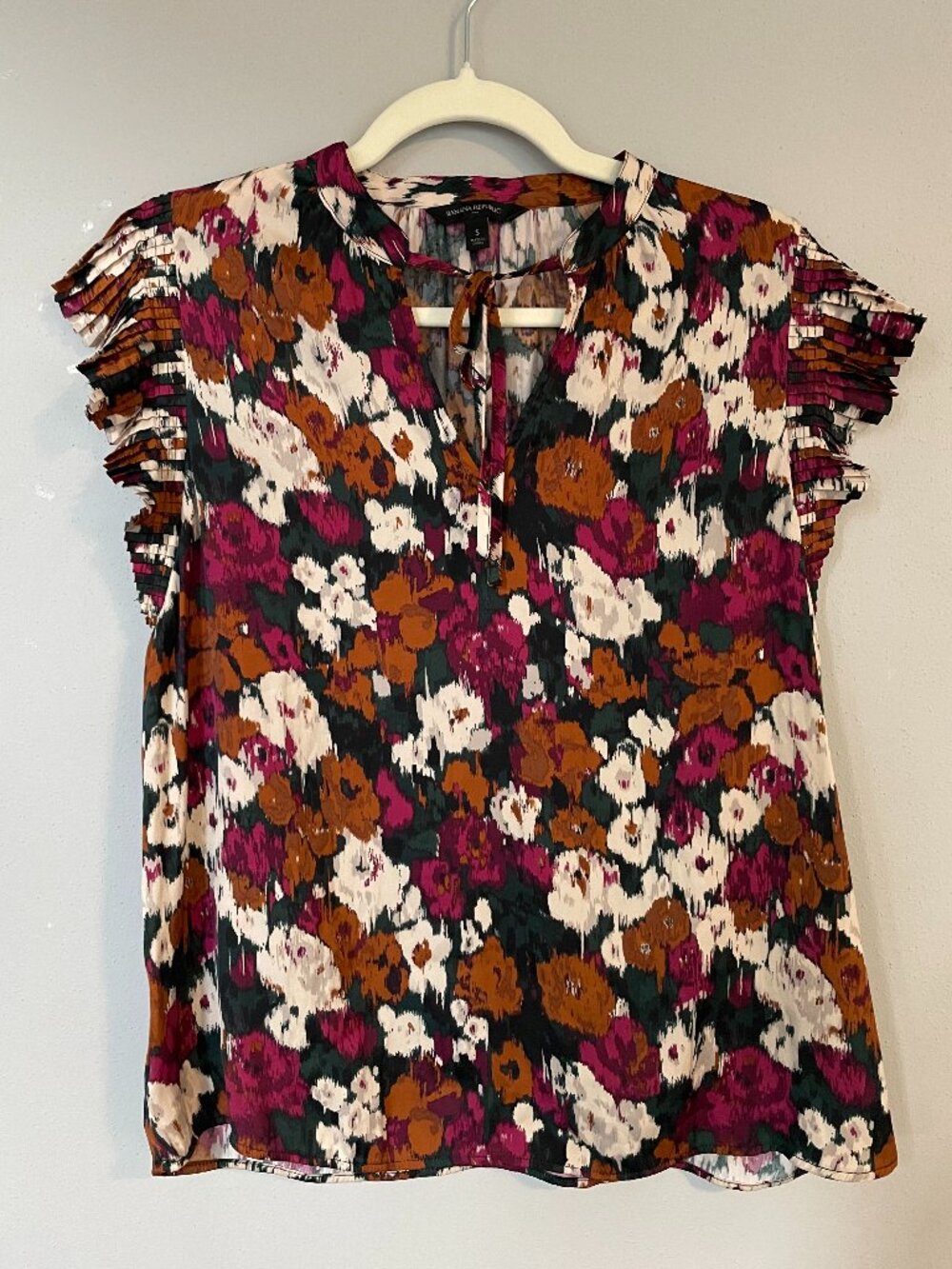 Banana Republic Floral Blouse - Small (S) - Like New
